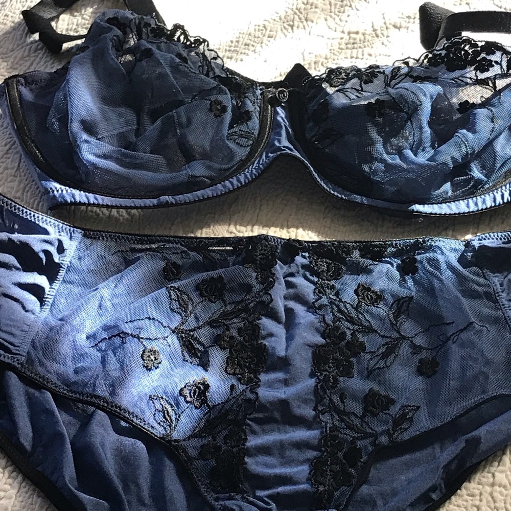 Adore me bra and pantie